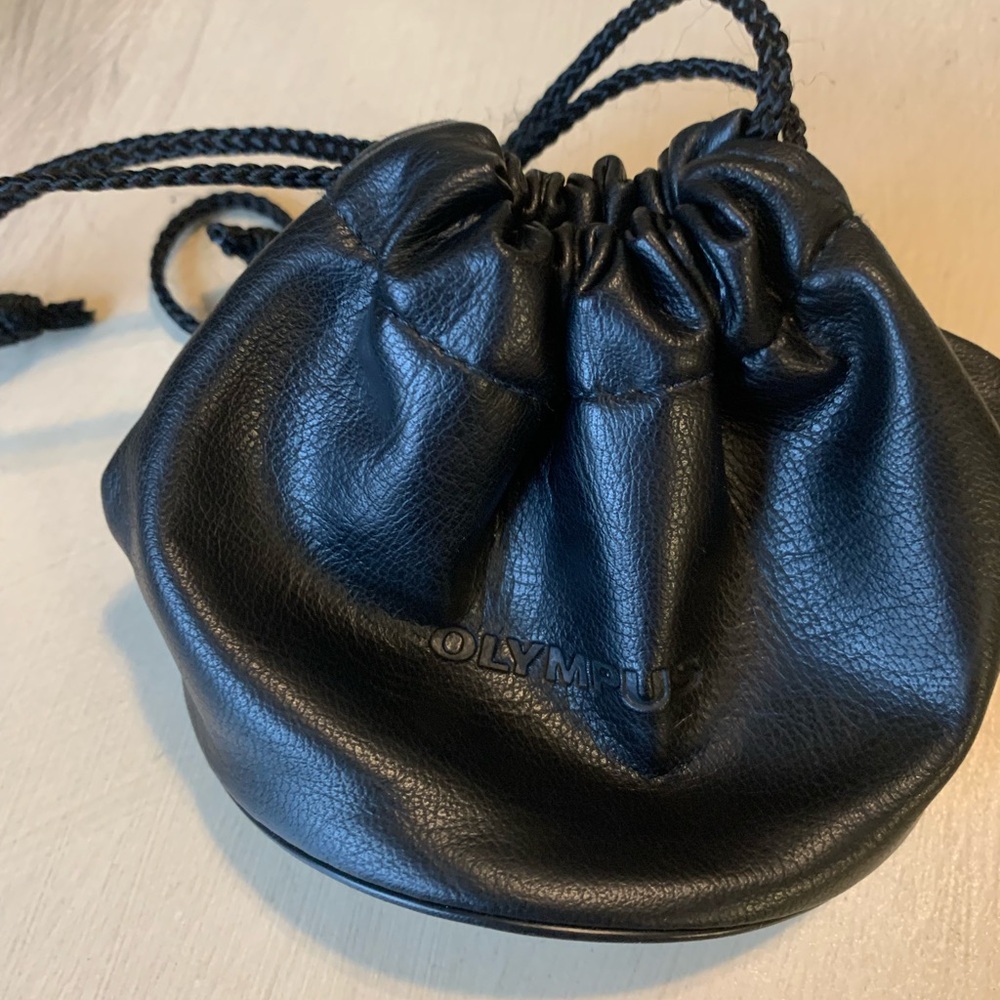 Olympus Black Leather Pouch for Lenses - Picture 4 of 4